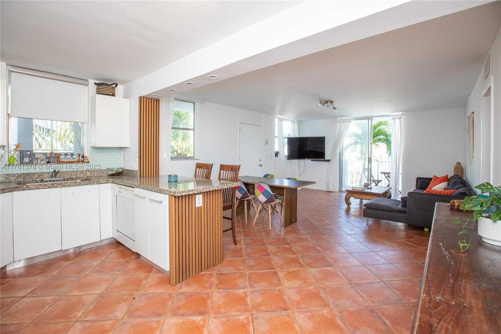 Small Image of 1801 SOUTH TREASURE DR #321, North Bay Village Number 5