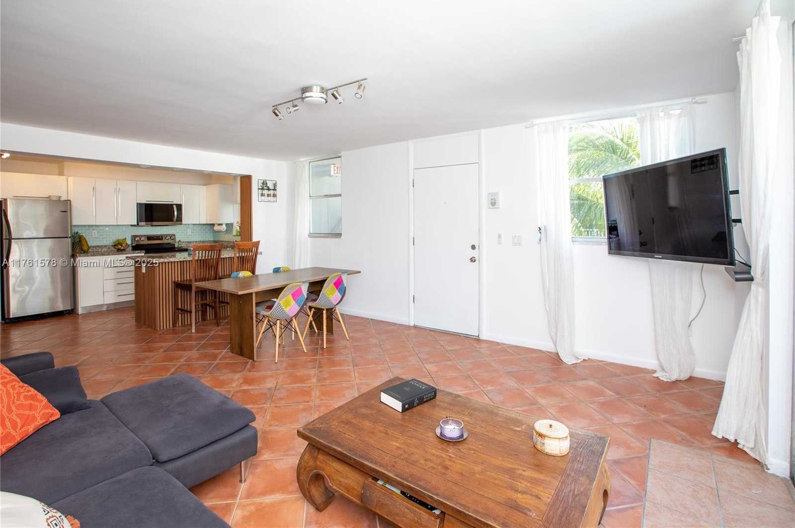 Small Image of 1801 SOUTH TREASURE DR #321, North Bay Village Number 7