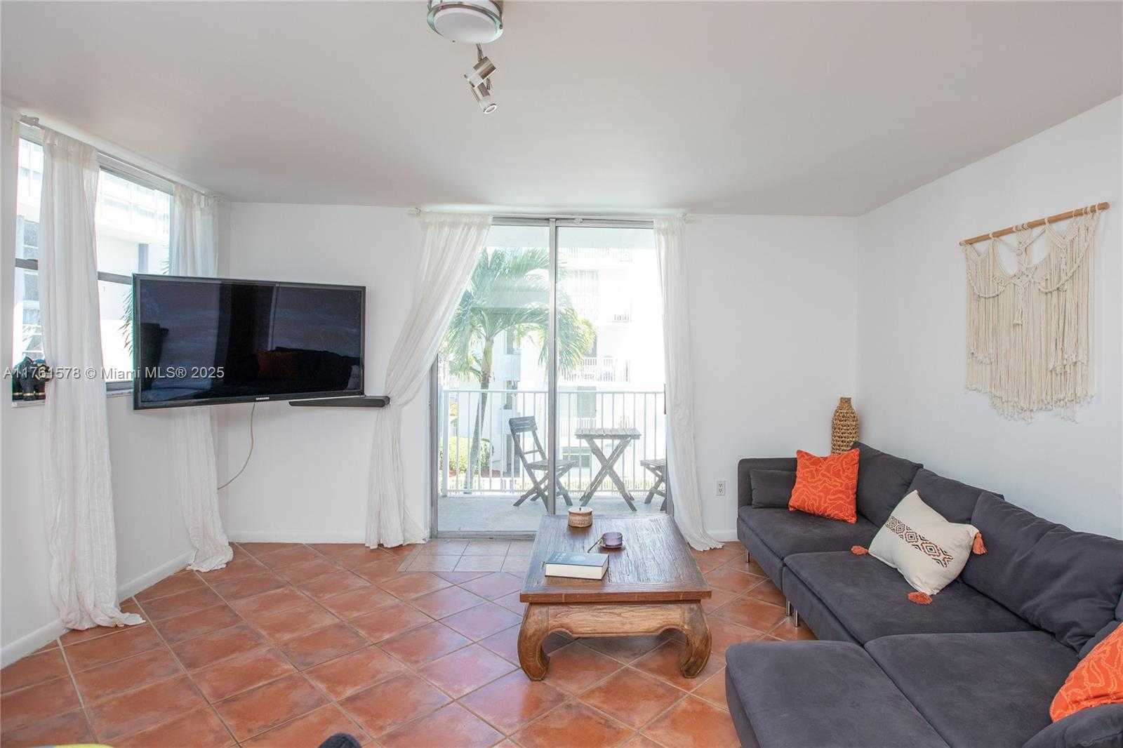 Small Image of 1801 SOUTH TREASURE DR #321, North Bay Village Number 9
