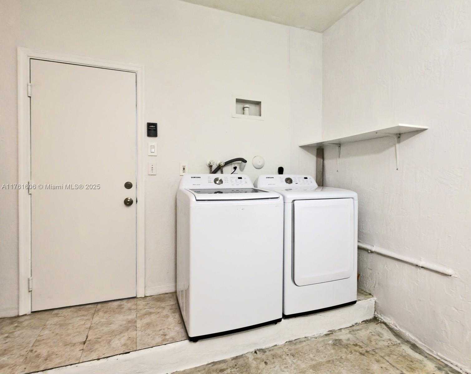 Small Image of 2094 HACIENDA TER #2094, Weston Number 32