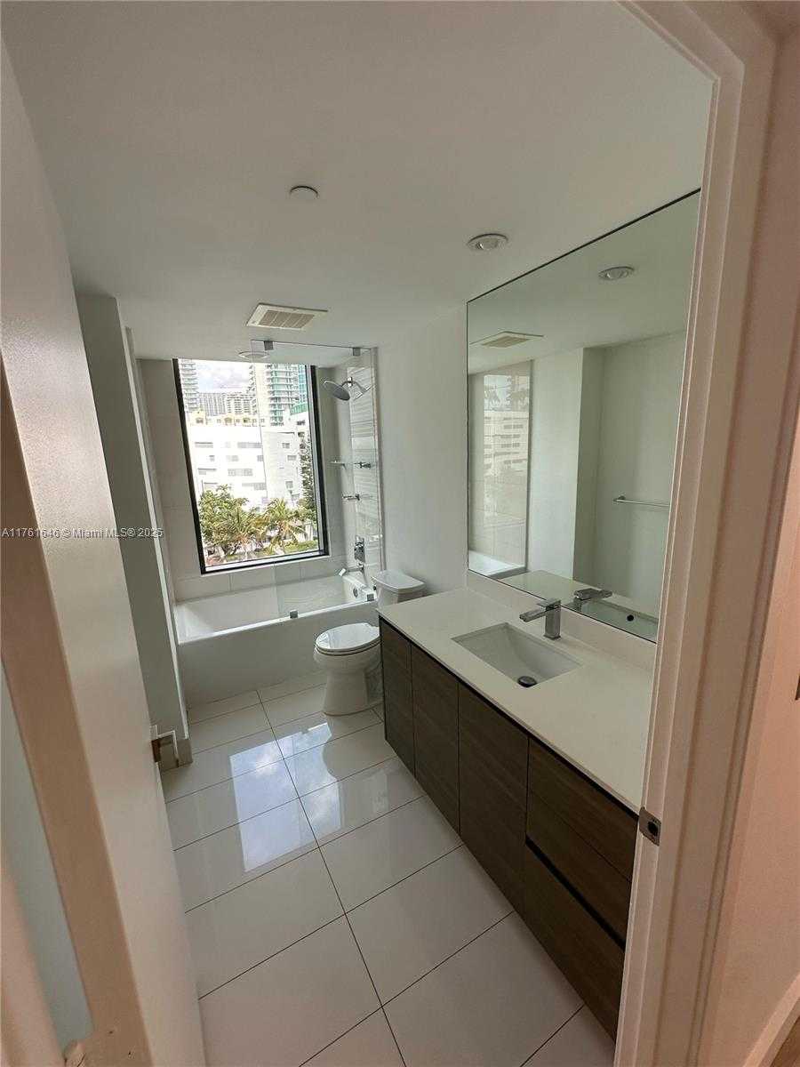 Small Image of 460 #401, Miami Number 8