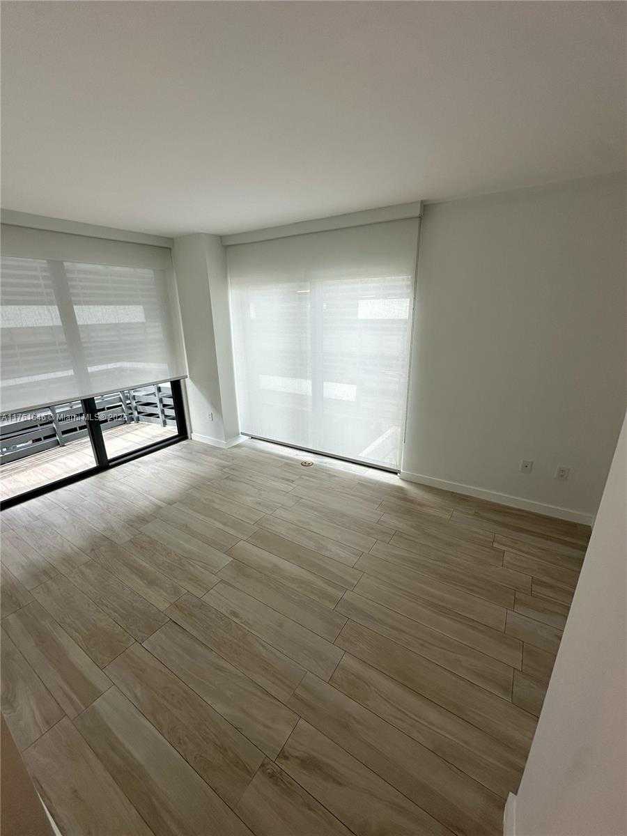 Small Image of 460 #401, Miami Number 9