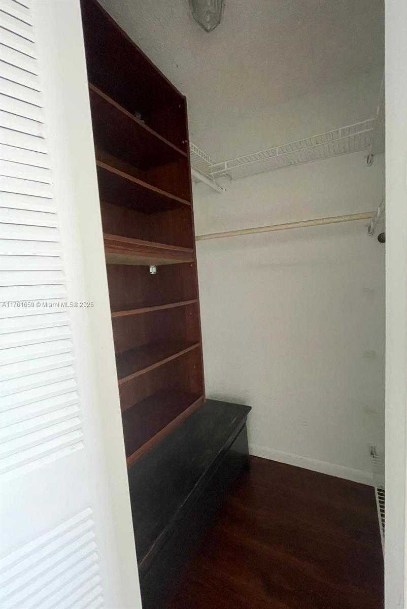 Small Image of 2750 WEST 76TH ST #201, Hialeah Number 11