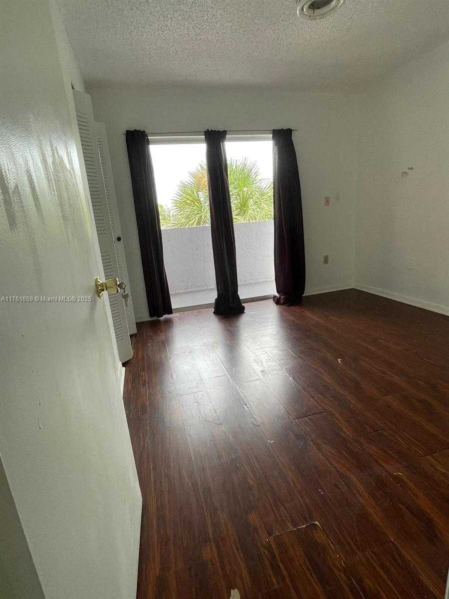 Small Image of 2750 WEST 76TH ST #201, Hialeah Number 13