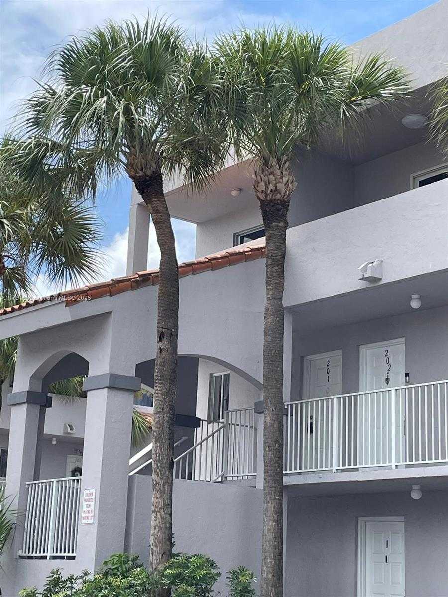 Small Image of 2750 WEST 76TH ST #201, Hialeah Number 2