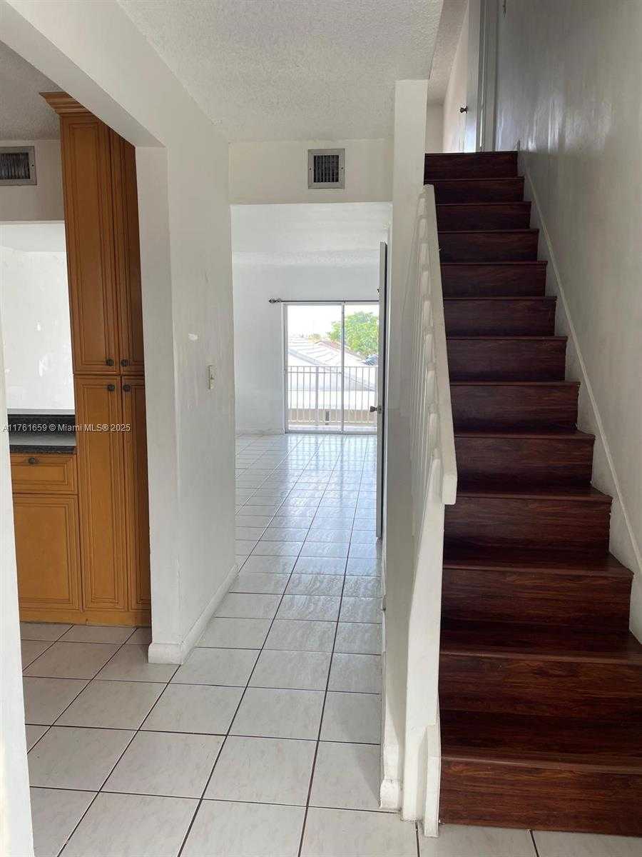 Small Image of 2750 WEST 76TH ST #201, Hialeah Number 4