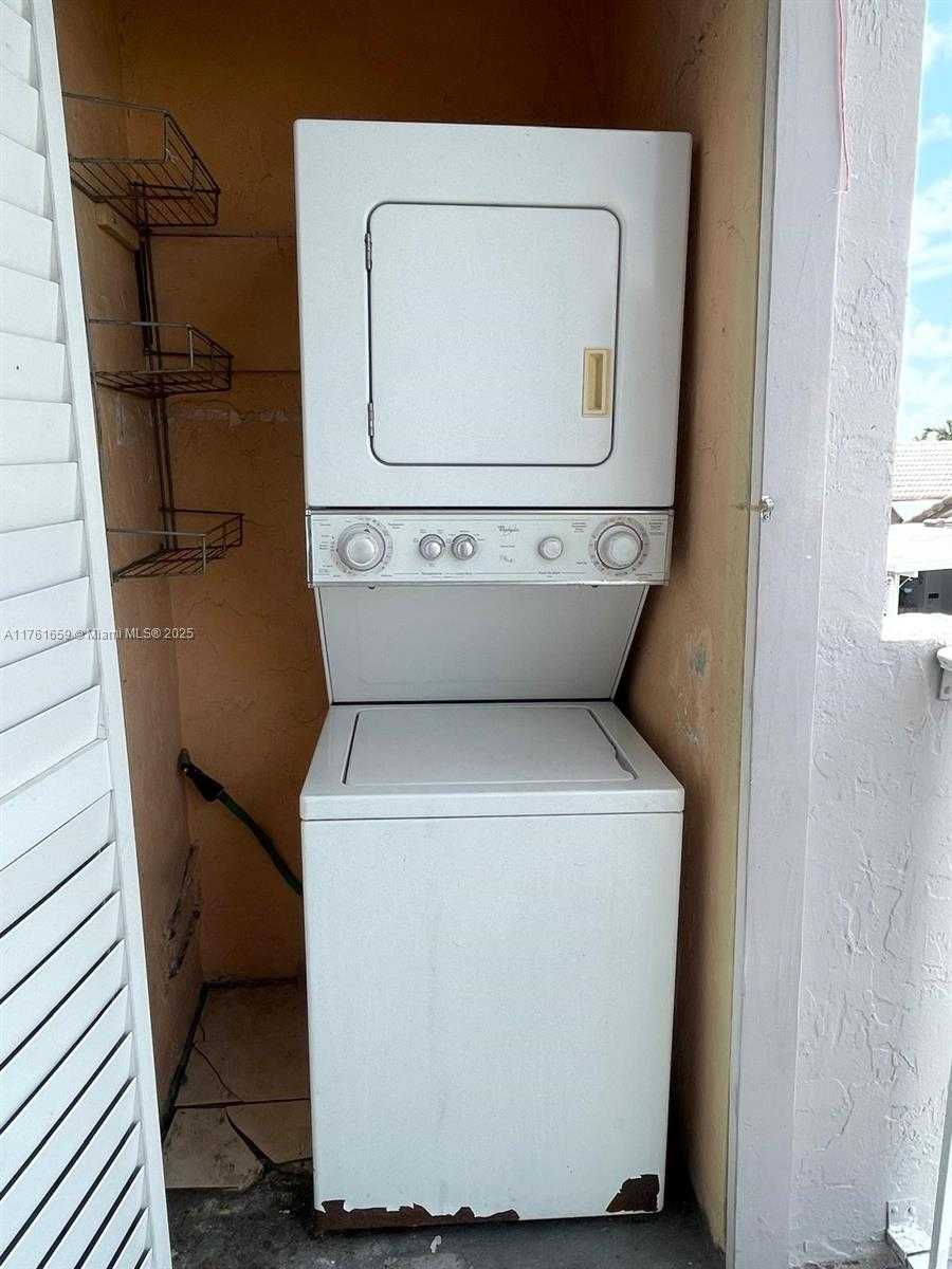 Small Image of 2750 WEST 76TH ST #201, Hialeah Number 6