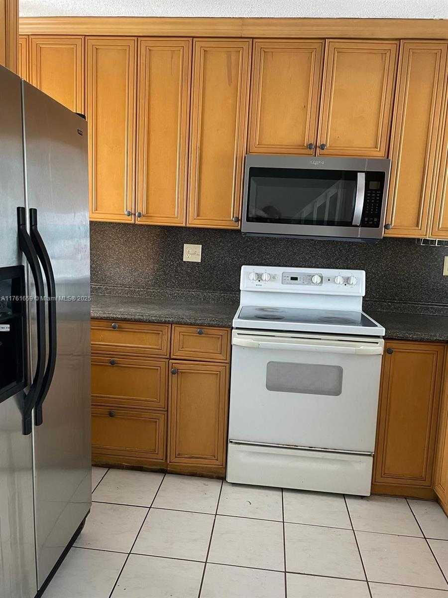 Small Image of 2750 WEST 76TH ST #201, Hialeah Number 8