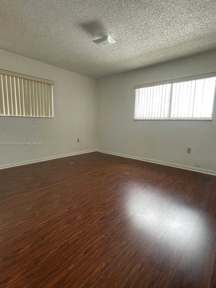 Small Image of 2750 WEST 76TH ST #201, Hialeah Number 9