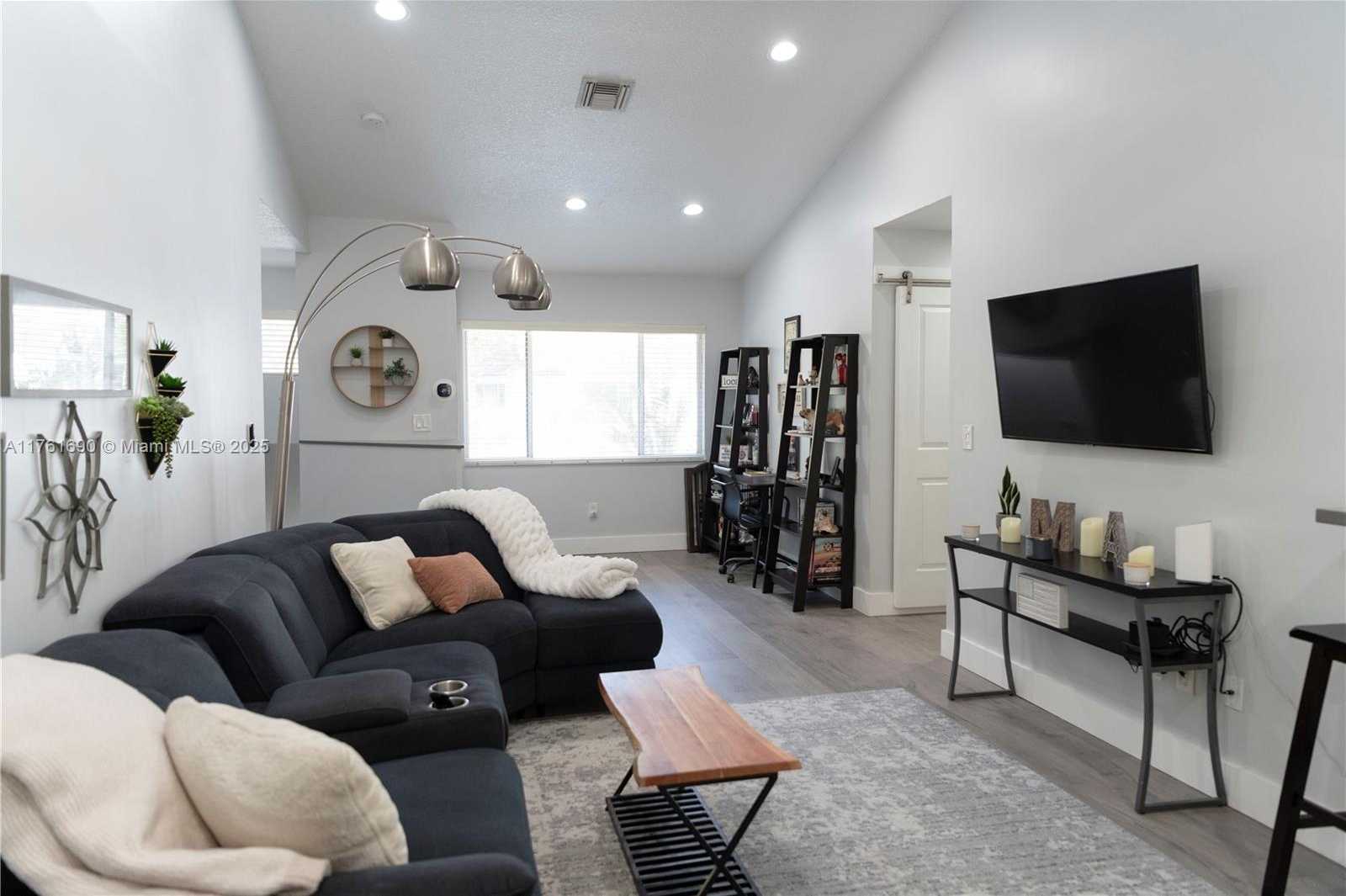 Small Image of 9203 NORTH WEST 9TH CT, Plantation Number 4