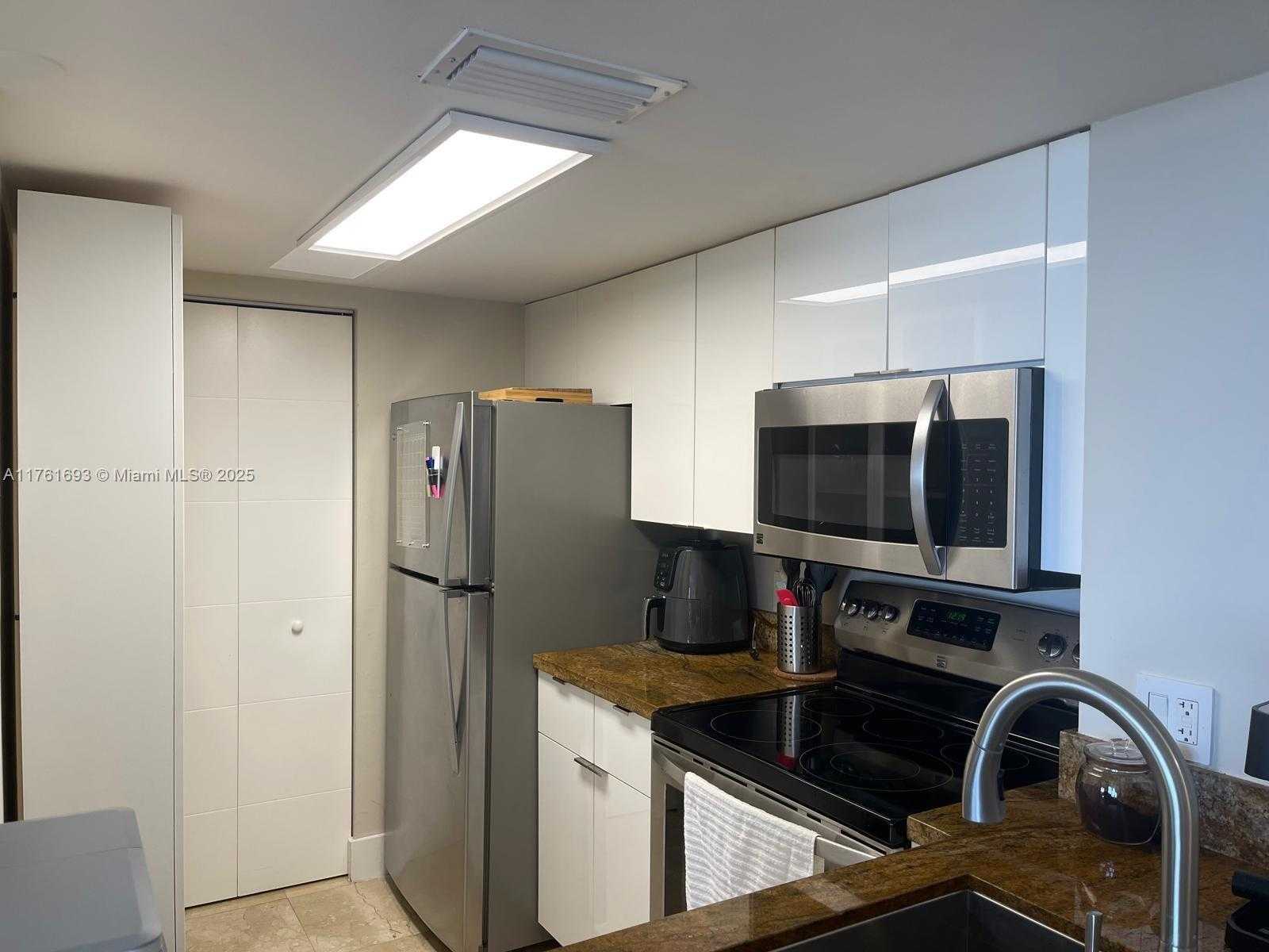 Small Image of 770 CLAUGHTON ISLAND DR #904, Miami Number 10