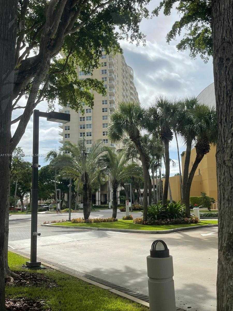 Small Image of 770 CLAUGHTON ISLAND DR #904, Miami Number 24