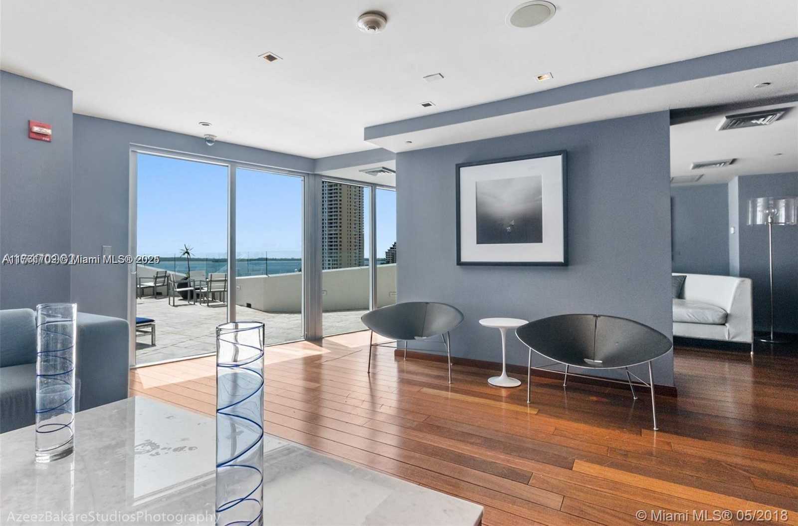Small Image of Miami Number 21
