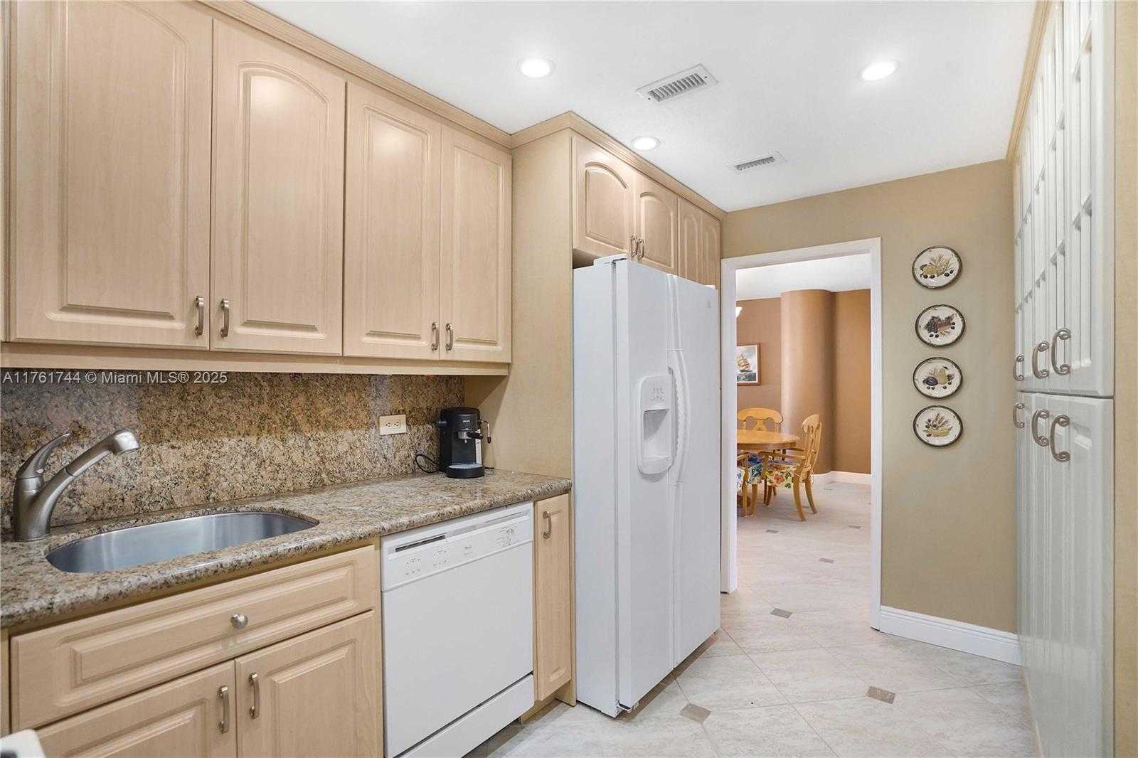 Small Image of 5005 COLLINS AVE #714, Miami Beach Number 2