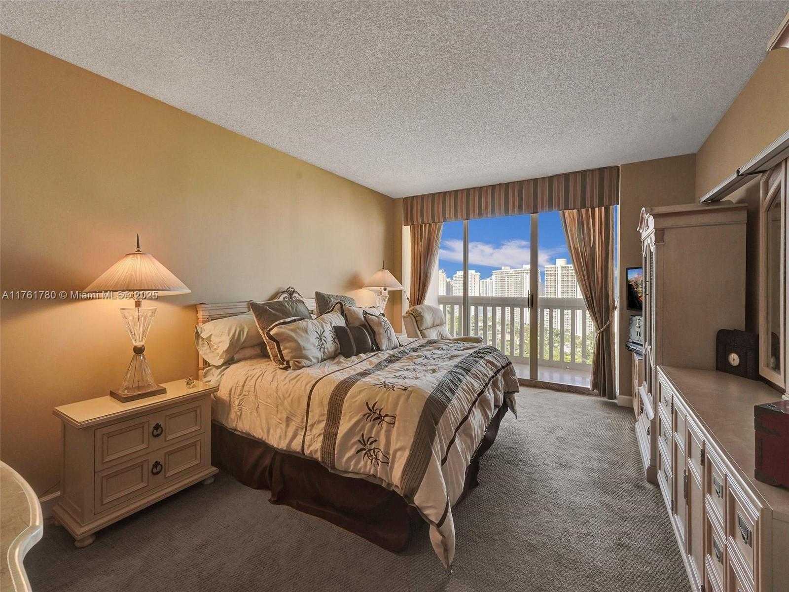 Small Image of 1000 WEST ISLAND BLVD #2606, Aventura Number 13