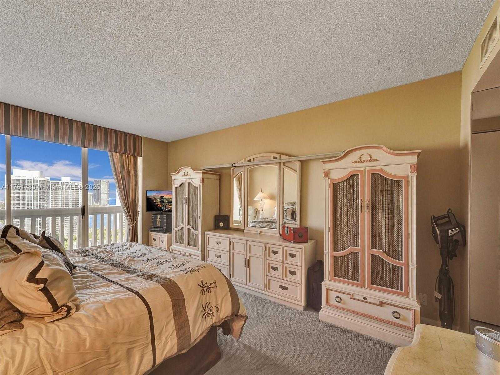 Small Image of 1000 WEST ISLAND BLVD #2606, Aventura Number 14