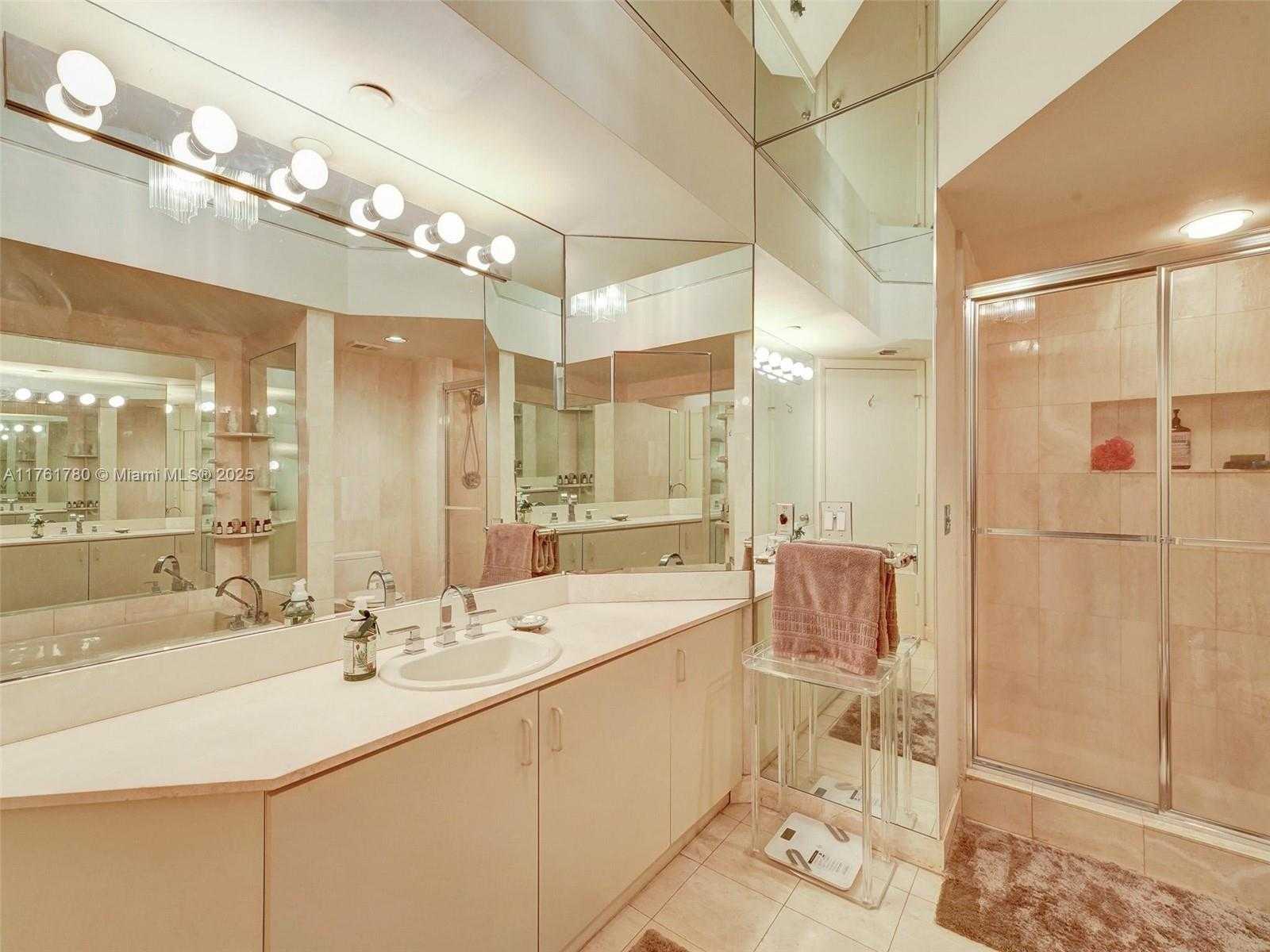 Small Image of 1000 WEST ISLAND BLVD #2606, Aventura Number 17