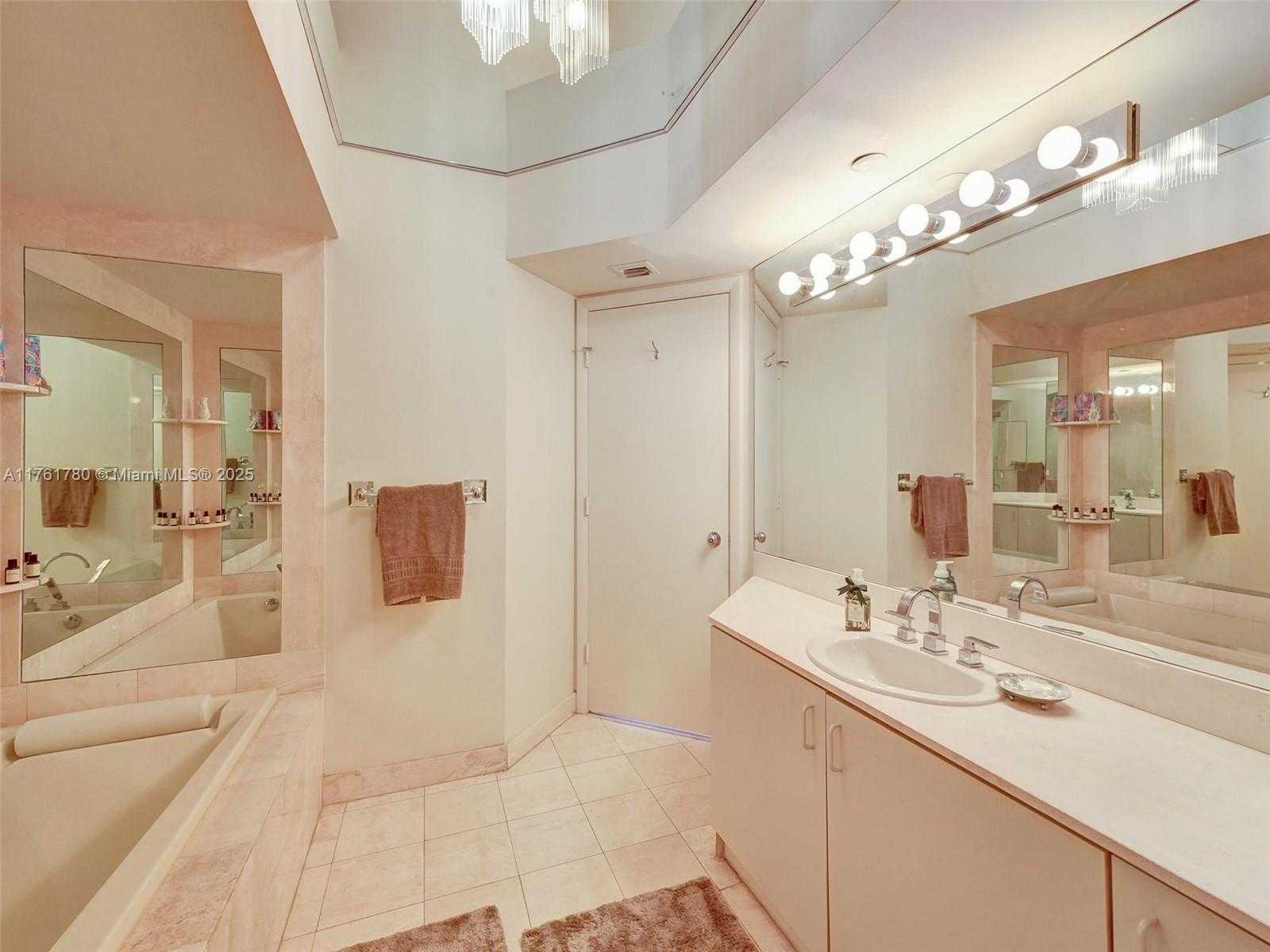Small Image of 1000 WEST ISLAND BLVD #2606, Aventura Number 18