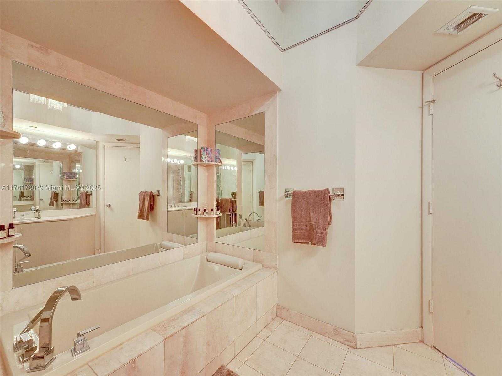 Small Image of 1000 WEST ISLAND BLVD #2606, Aventura Number 19