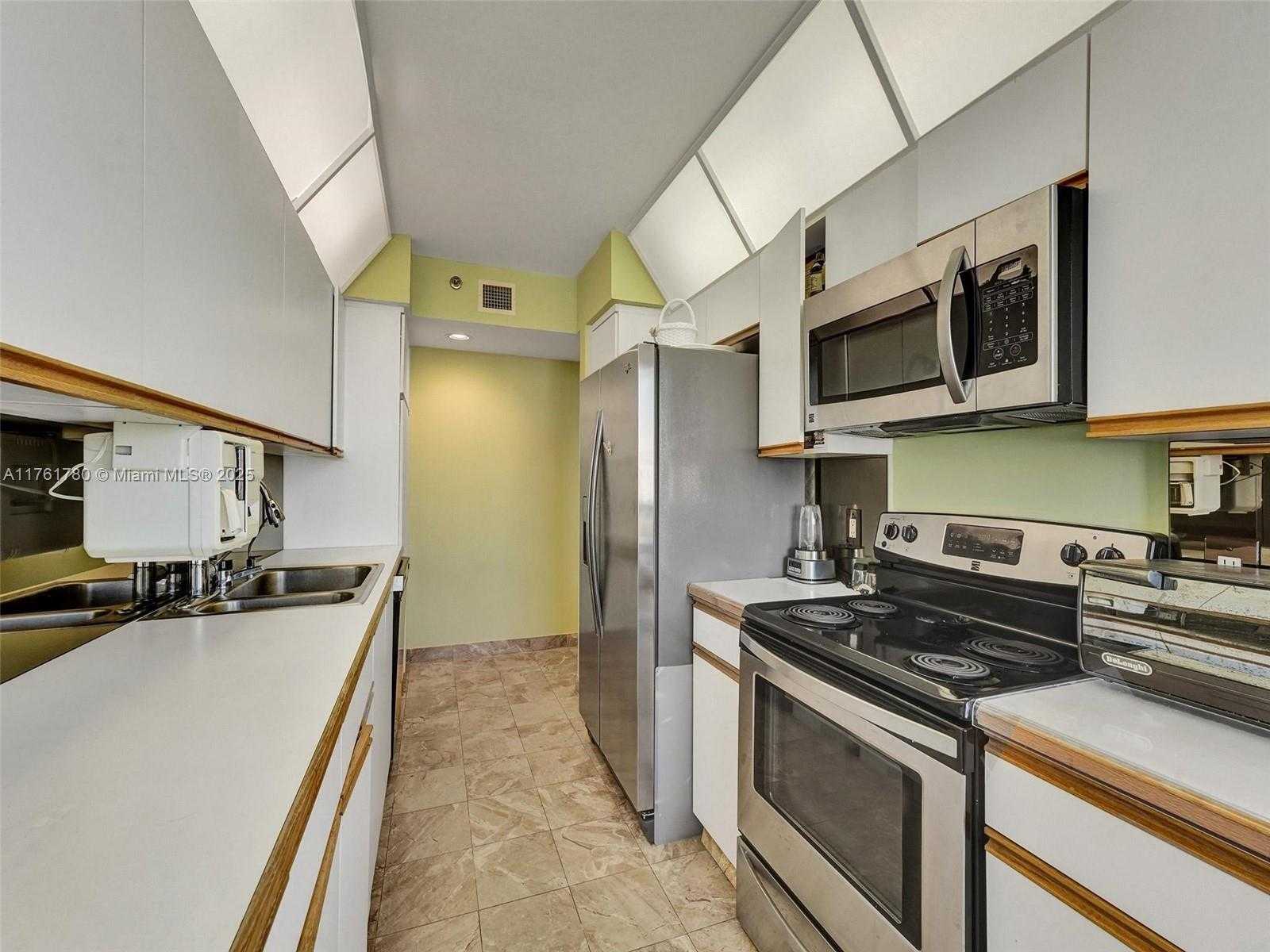 Small Image of 1000 WEST ISLAND BLVD #2606, Aventura Number 8