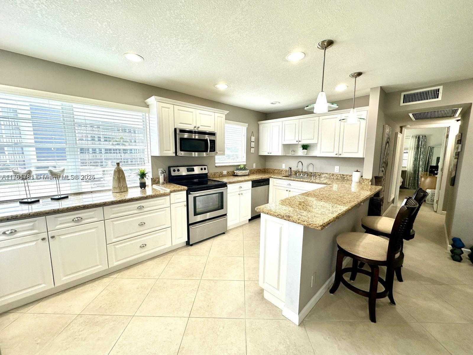 Small Image of 31 HARWOOD B #31, Deerfield Beach Number 3
