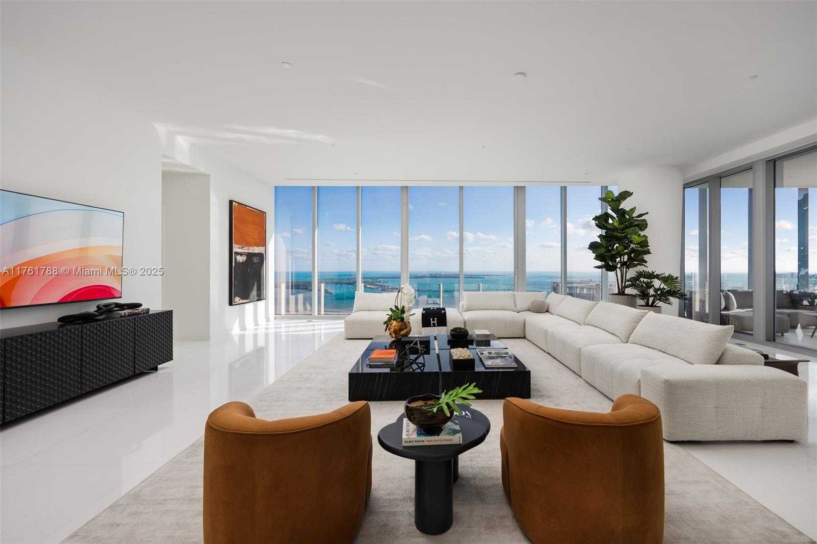 Small Image of 300 BISCAYNE BLVD WAY #PH5701, Miami Number 4