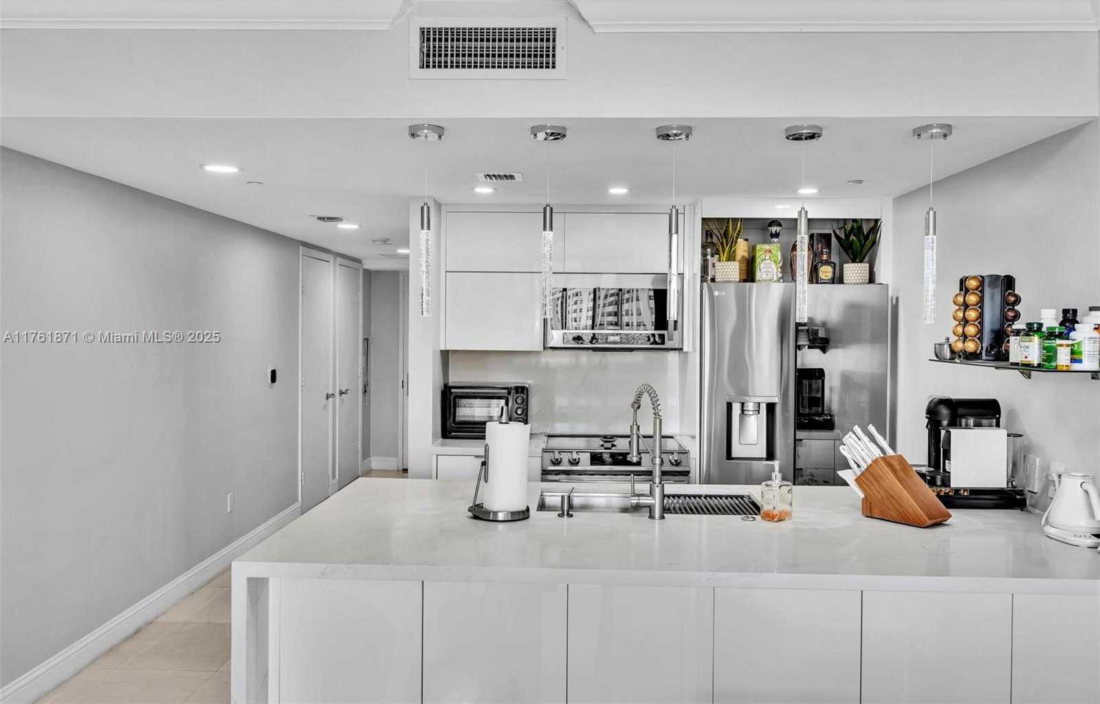 Small Image of 1800 SOUTH OCEAN DR #906, Hallandale Beach Number 21