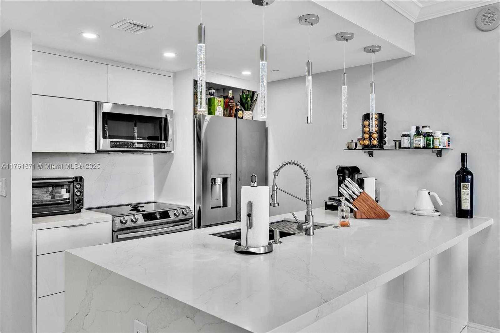 Small Image of 1800 SOUTH OCEAN DR #906, Hallandale Beach Number 24