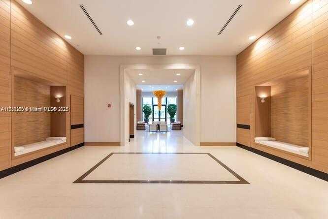 Small Image of 445 GRAND BAY DR #602, Key Biscayne Number 32
