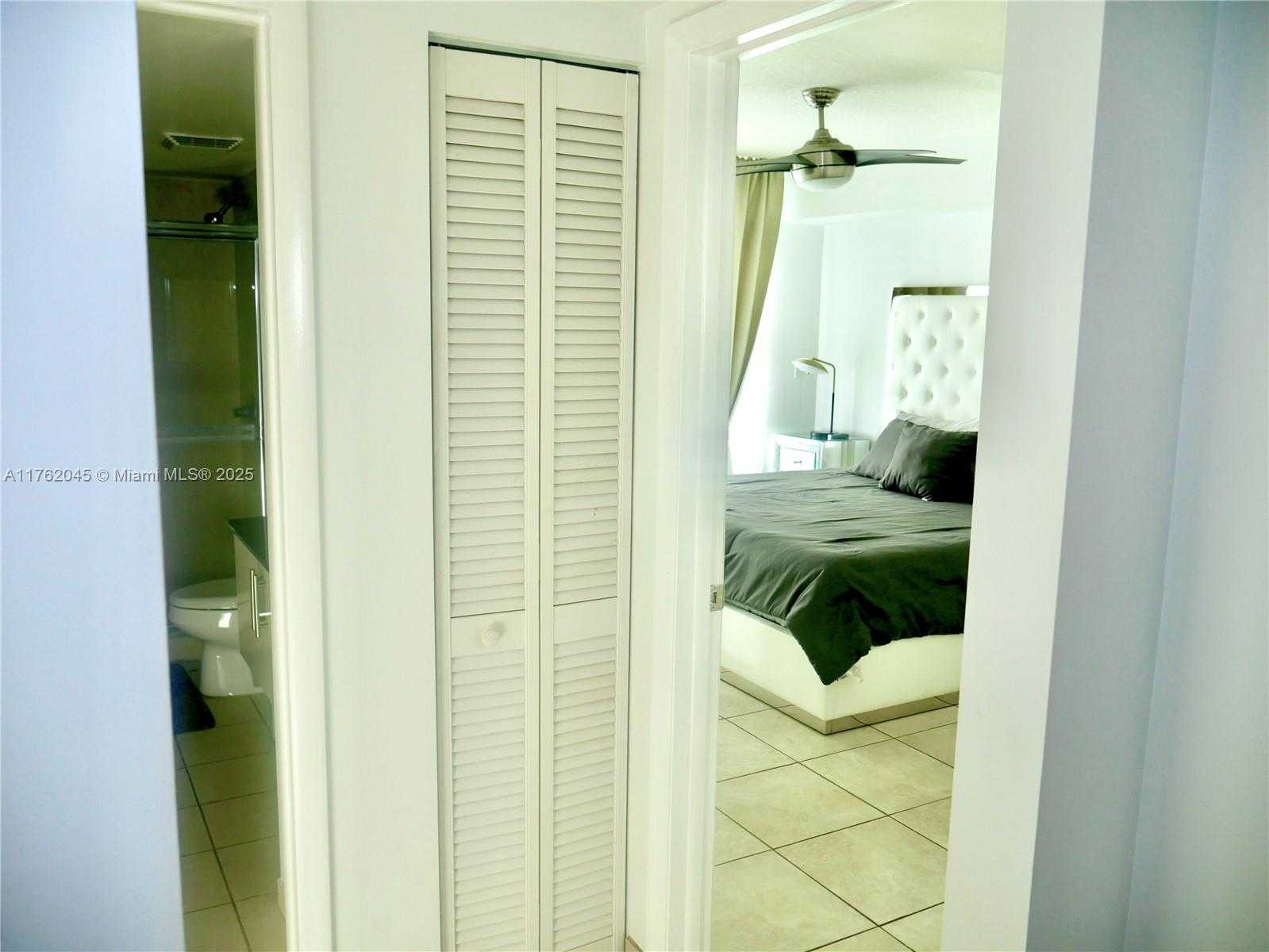 Small Image of 31 SOUTH EAST 5TH ST #2611, Miami Number 18