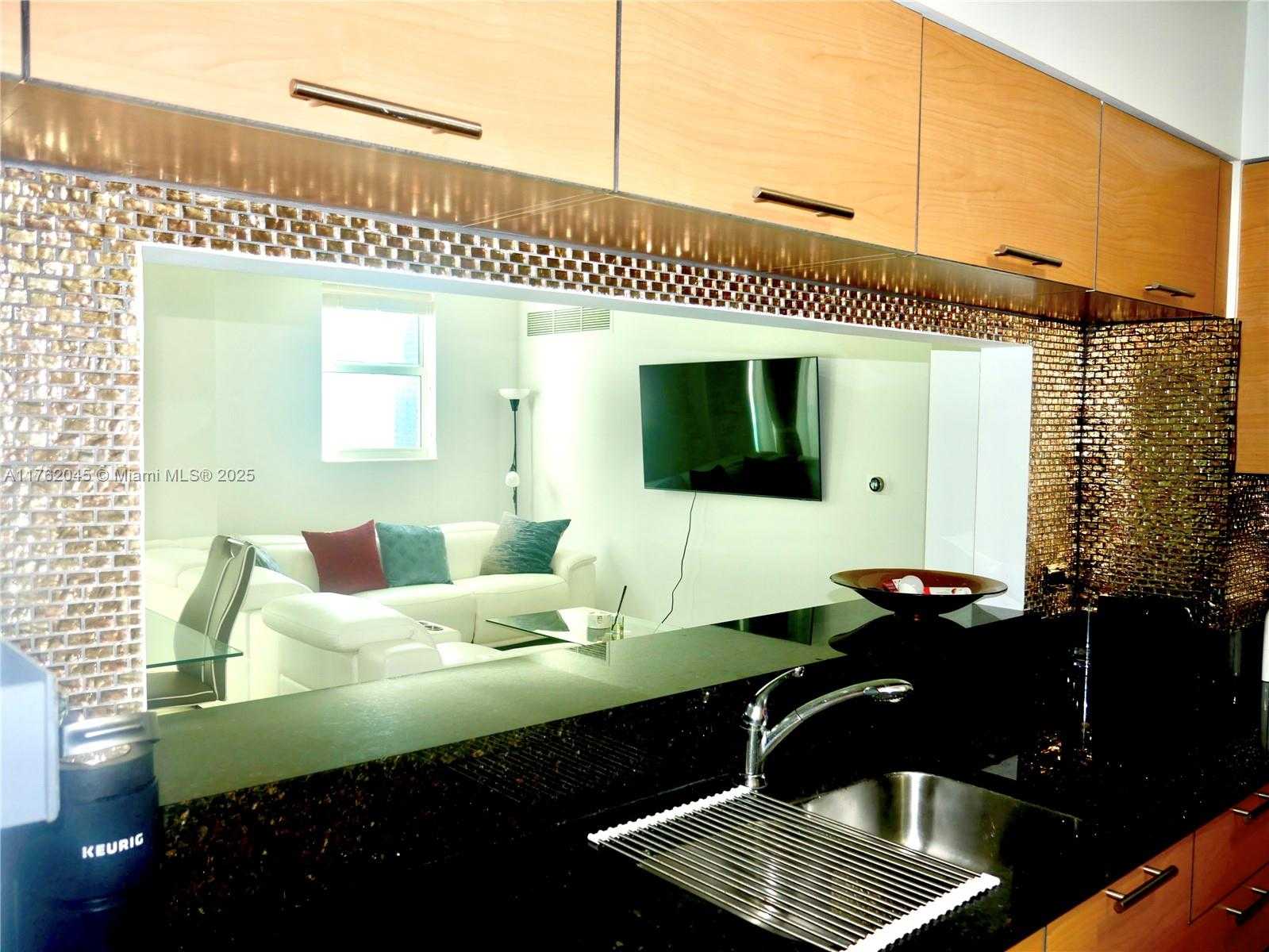 Small Image of 31 SOUTH EAST 5TH ST #2611, Miami Number 3