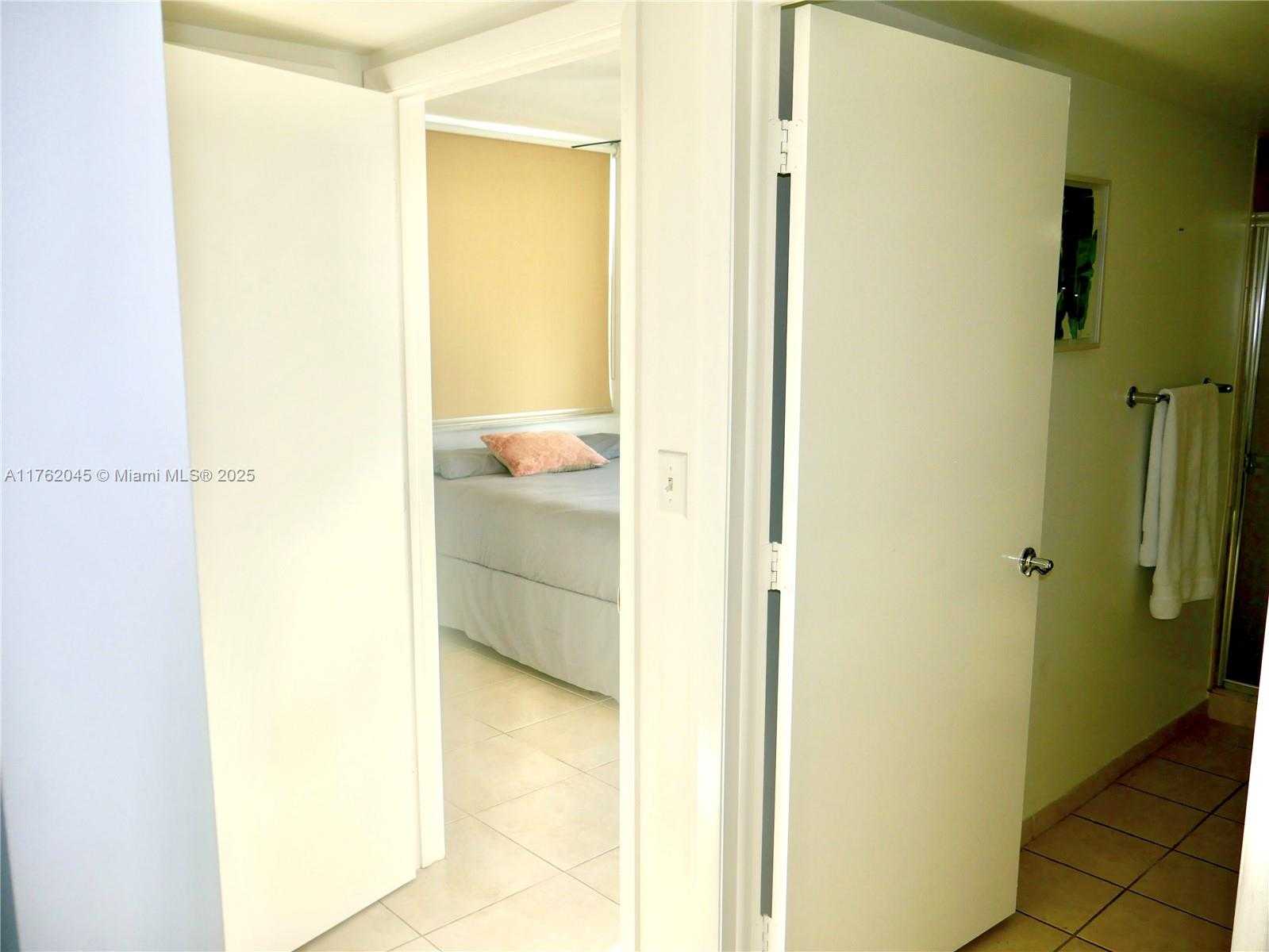 Small Image of 31 SOUTH EAST 5TH ST #2611, Miami Number 30