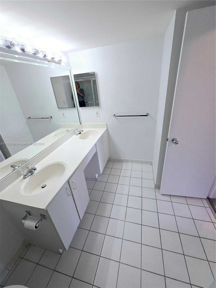 Small Image of 3300 NORTH EAST 191ST ST #609, Aventura Number 21