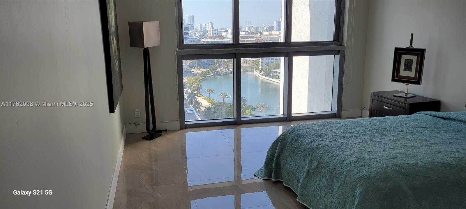 Small Image of 2655 COLLINS AVE #1906, Miami Beach Number 11