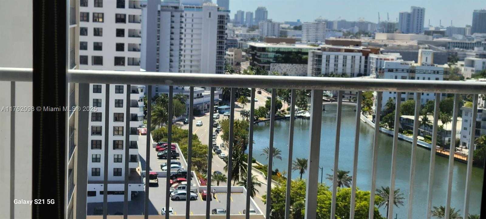 Small Image of 2655 COLLINS AVE #1906, Miami Beach Number 15