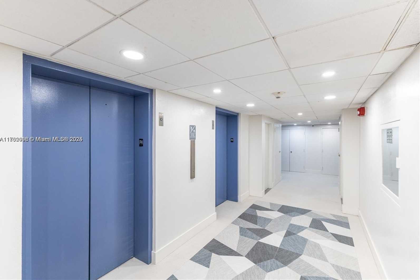 Small Image of 2655 COLLINS AVE #1906, Miami Beach Number 16