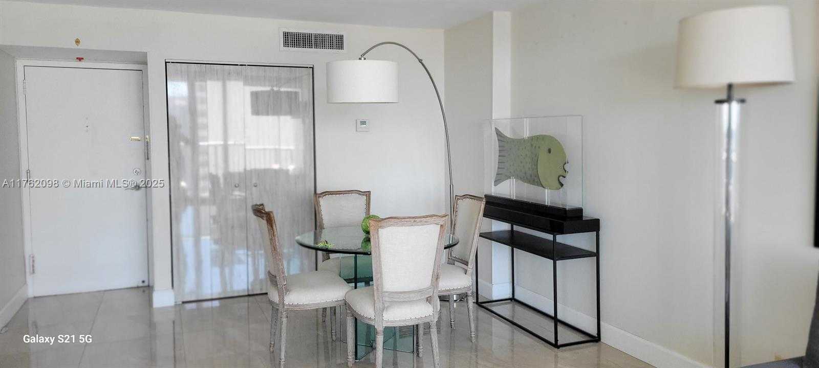 Small Image of 2655 COLLINS AVE #1906, Miami Beach Number 3
