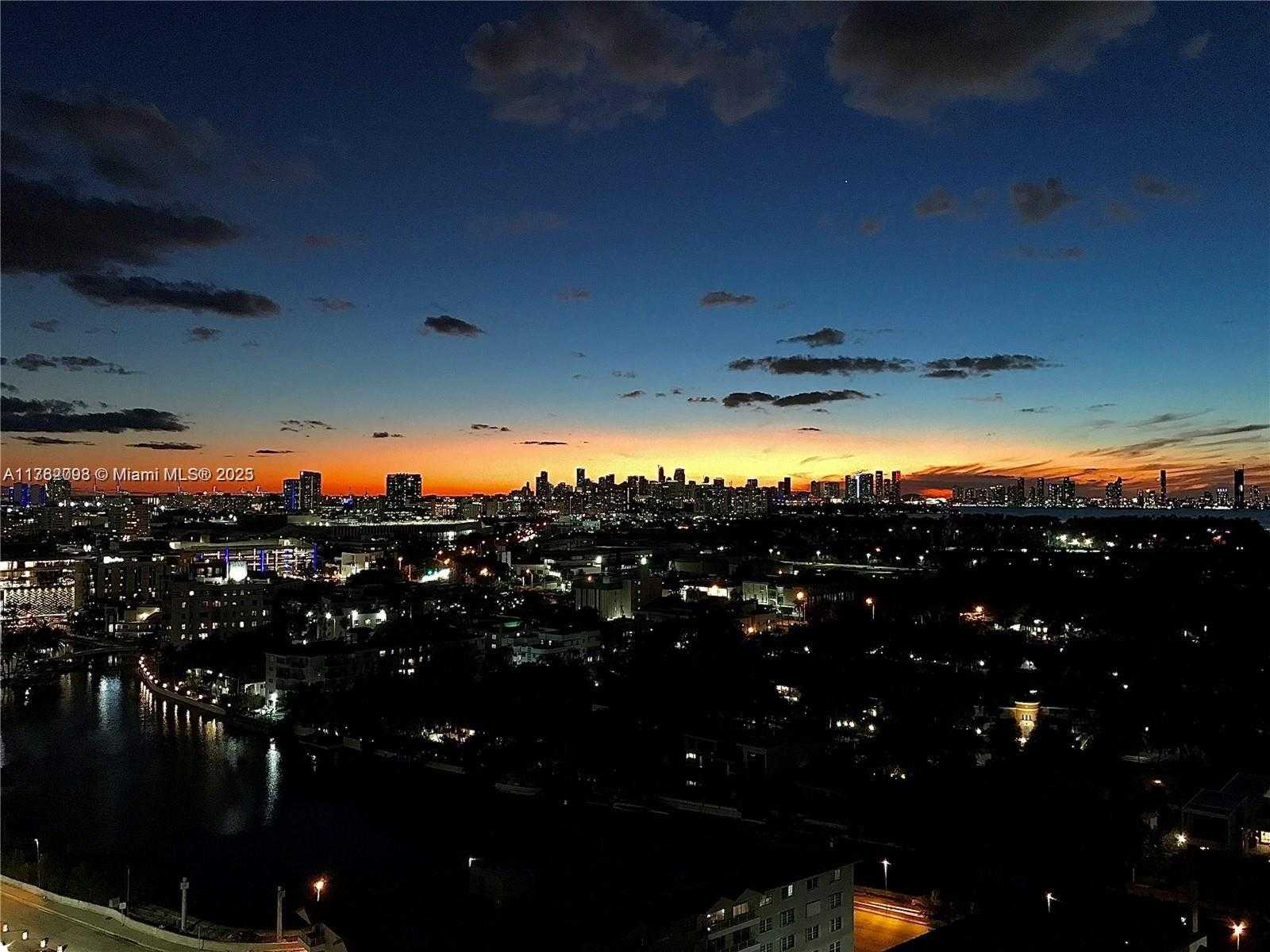 Small Image of 2655 COLLINS AVE #1906, Miami Beach Number 31