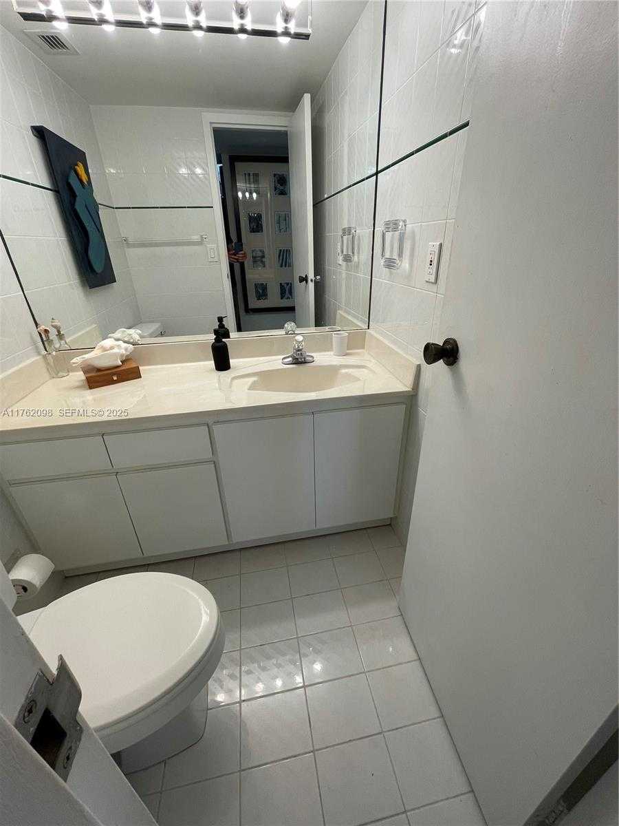 Small Image of 2655 COLLINS AVE #1906, Miami Beach Number 33