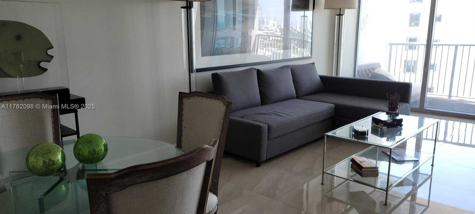 Small Image of 2655 COLLINS AVE #1906, Miami Beach Number 5