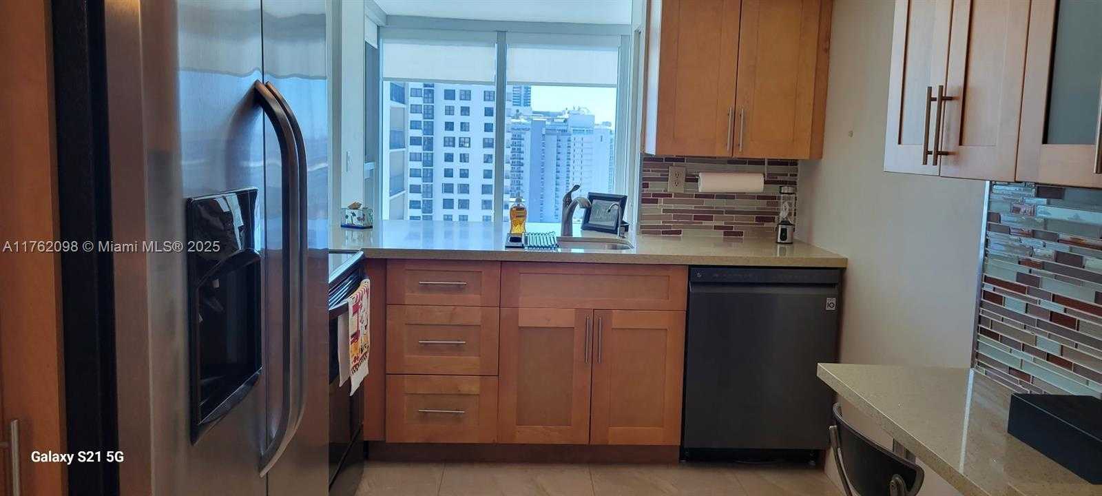 Small Image of 2655 COLLINS AVE #1906, Miami Beach Number 8