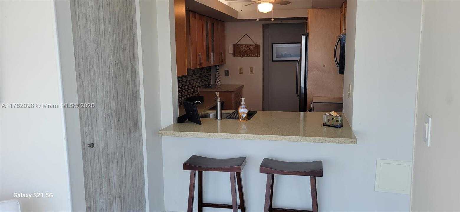 Small Image of 2655 COLLINS AVE #1906, Miami Beach Number 9