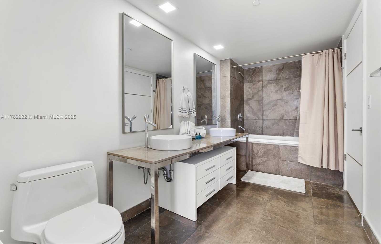 Small Image of 495 BRICKELL AVE #4907, Miami Number 27