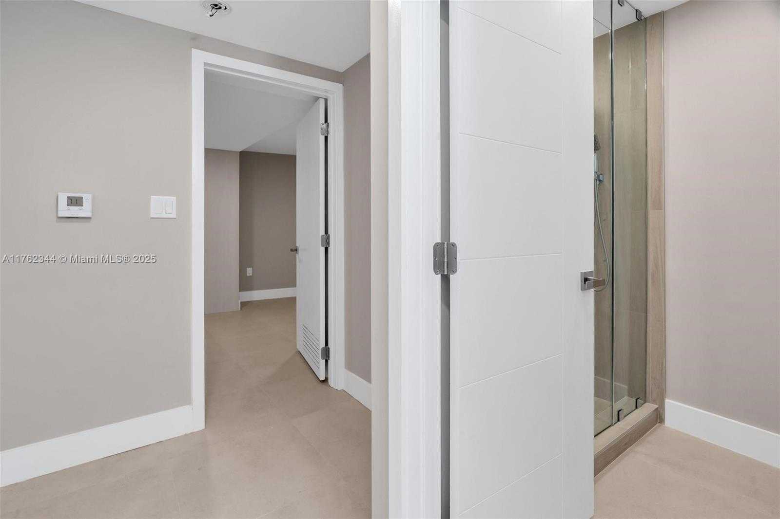 Small Image of 5255 Collins Ave, Miami, FL 33140, USA Number 10