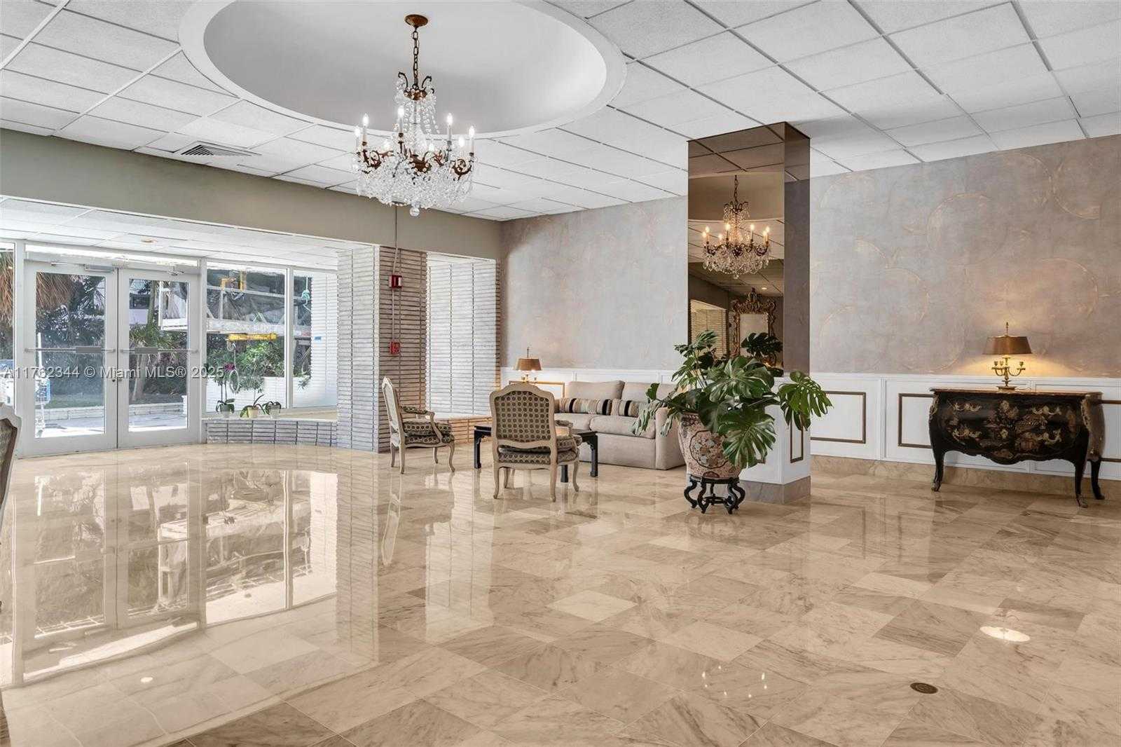 Small Image of 5255 Collins Ave, Miami, FL 33140, USA Number 16