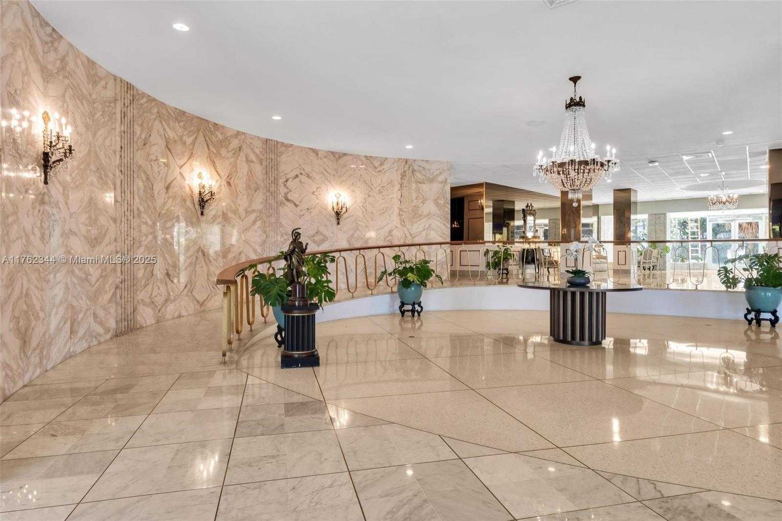 Small Image of 5255 Collins Ave, Miami, FL 33140, USA Number 30