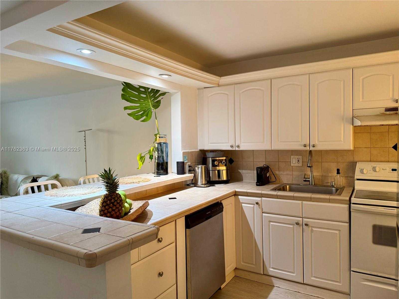 Small Image of 7928 WEST DR #307, North Bay Village Number 5
