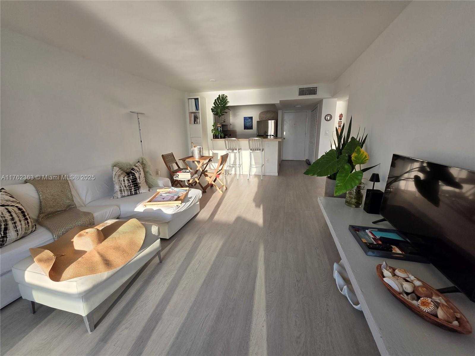 Small Image of 7928 WEST DR #307, North Bay Village Number 9