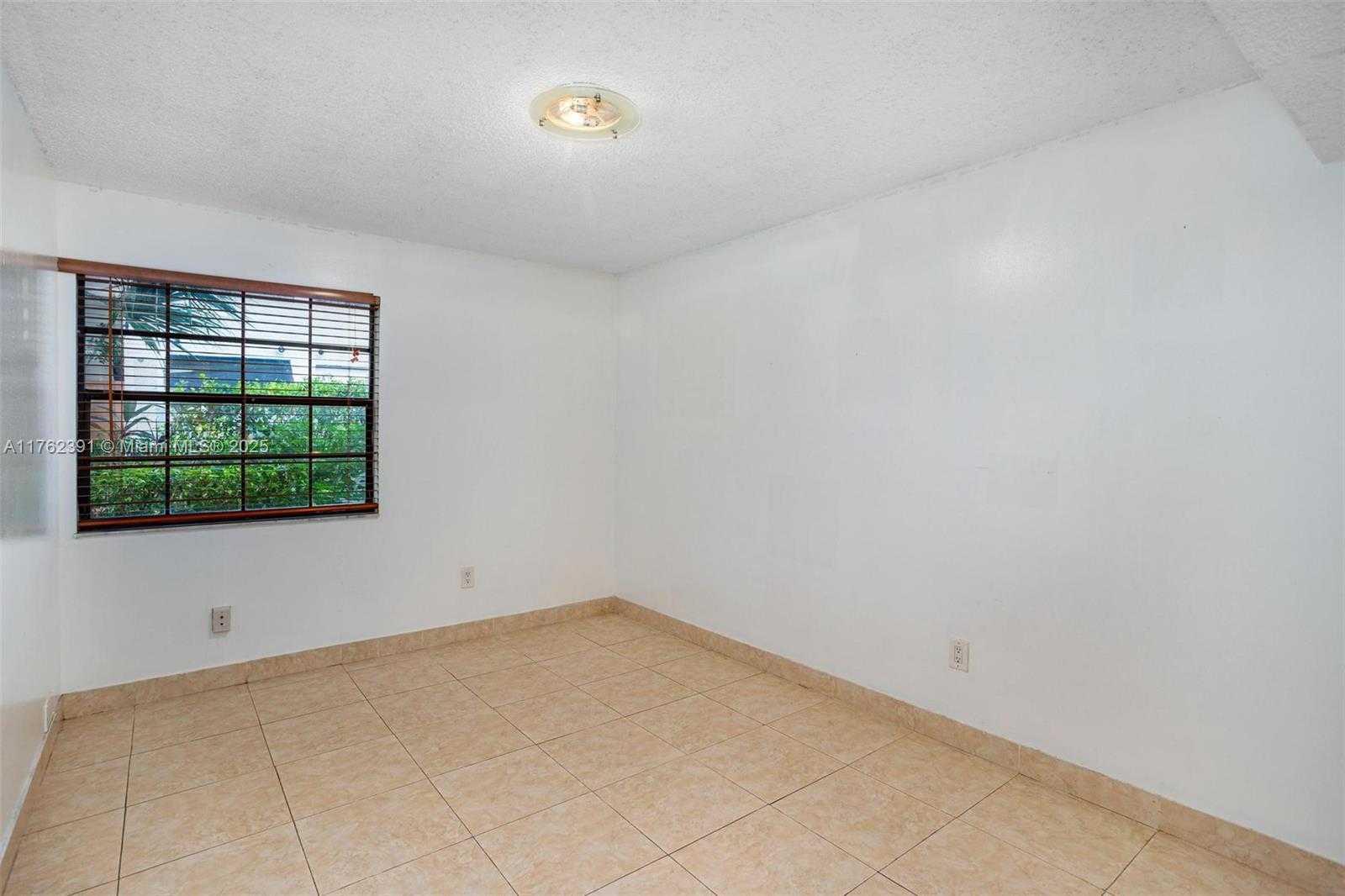 Small Image of 3553 MAGELLAN CIR #311-1, Aventura Number 17