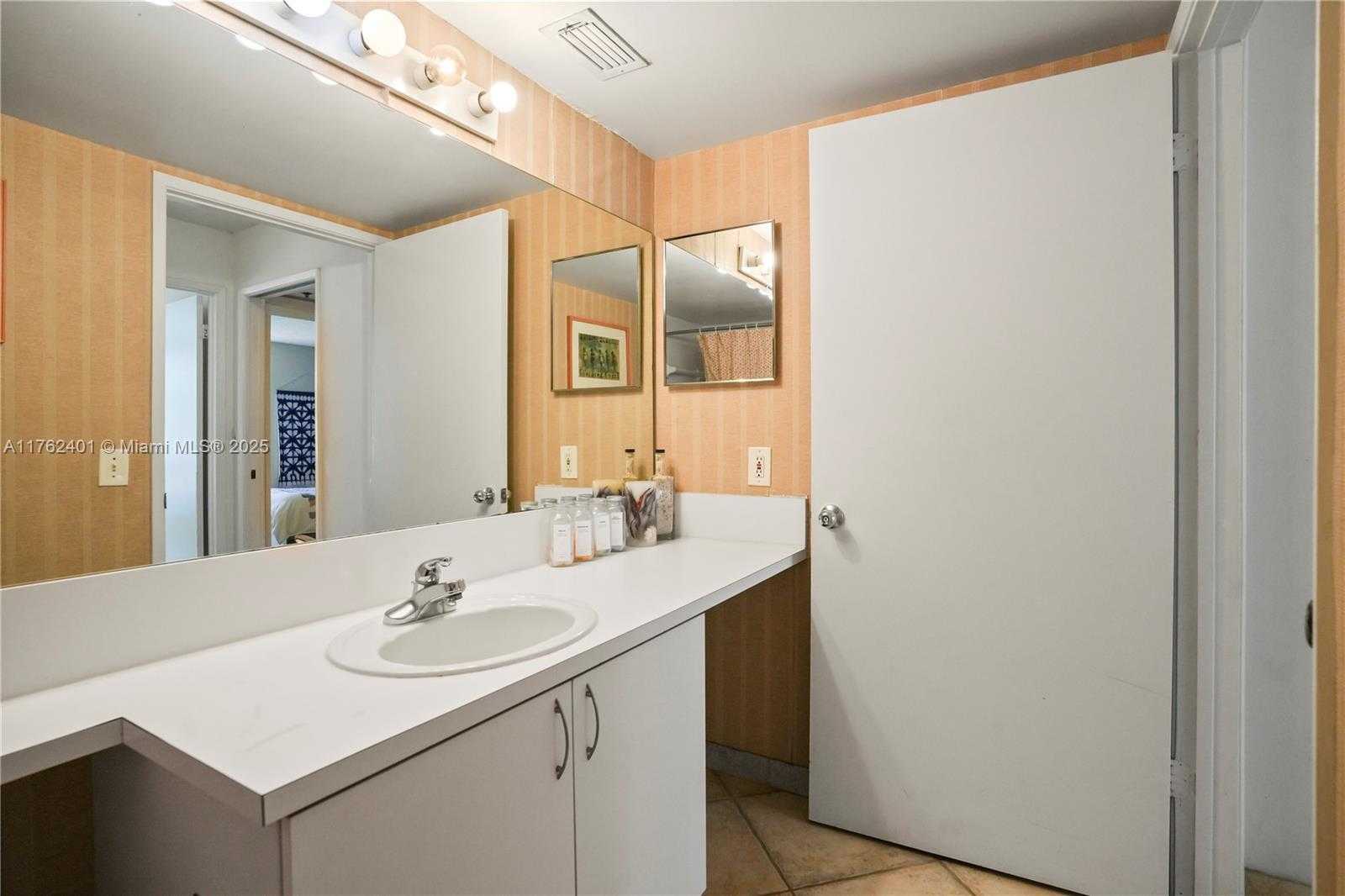 Small Image of 19555 EAST COUNTRY CLUB DR #8502, Aventura Number 13